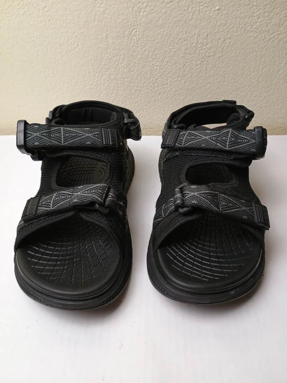 Oncai Men's 9 Black Hiking Sandals with Arch Support Adjustable Straps Outdoor